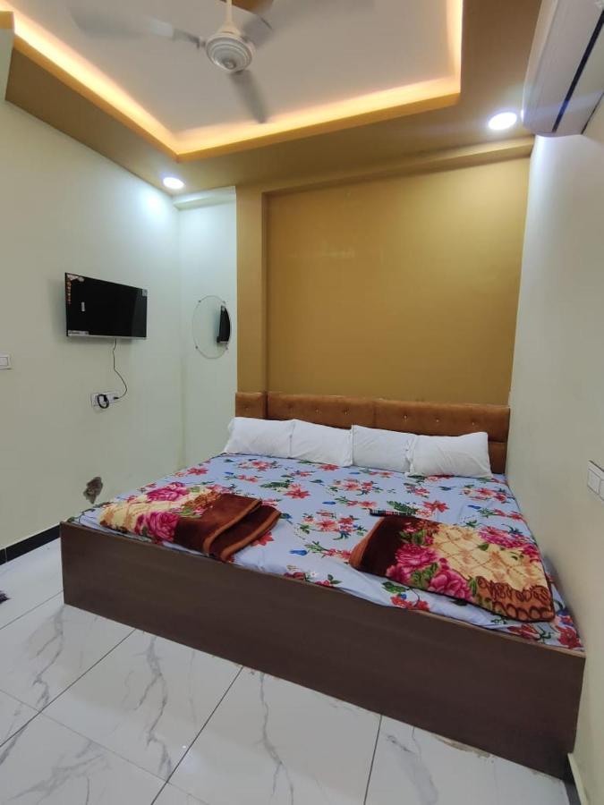 Hotel Chhavi Ujjain Bagian luar foto